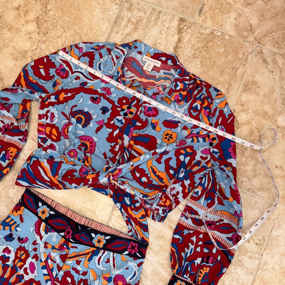 2 piece Cupcakes & Cashmere Red and Blue Floral‎ Top and Pants - Picture 11 of 14